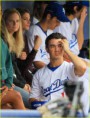 /album/fotogaleria/joe-jonas-ashley-greene-dugout-09-jpg/