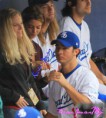 /album/fotogaleria/joe-jonas-ashley-greene-dugout-10-jpg/